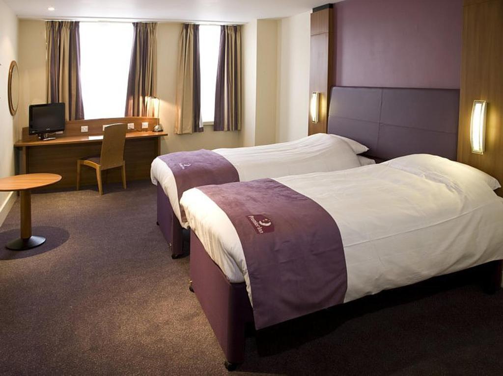 Premier Inn Tring Habitación foto